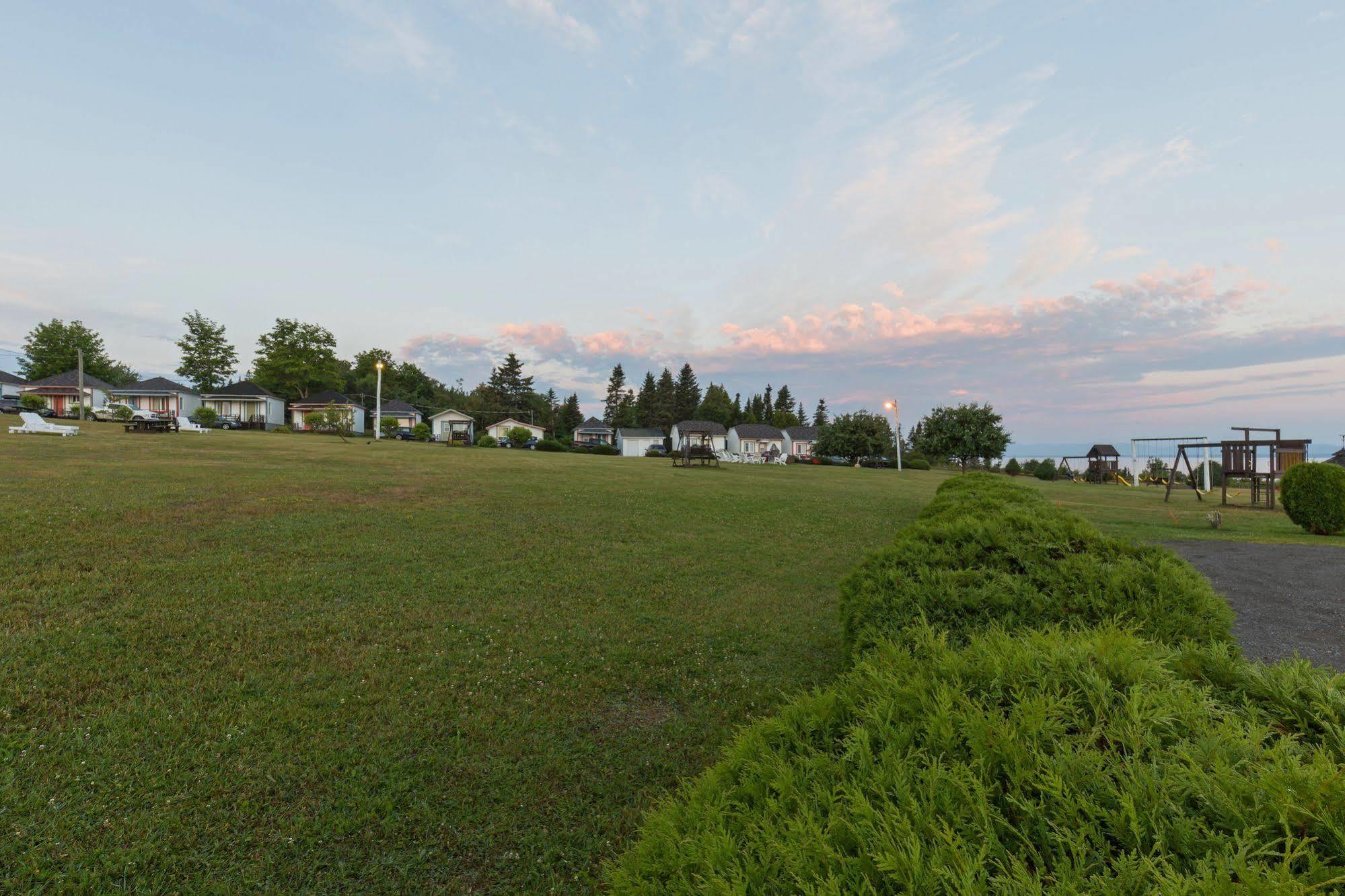Motel Au Fleuve D'Argent Rivière-du-Loup Exterior foto